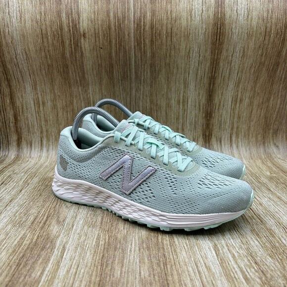 New Balance Fresh Foam‎ Arishi V1 Women's Size 8.5 Green White Running Shoes - Picture 1 of 9